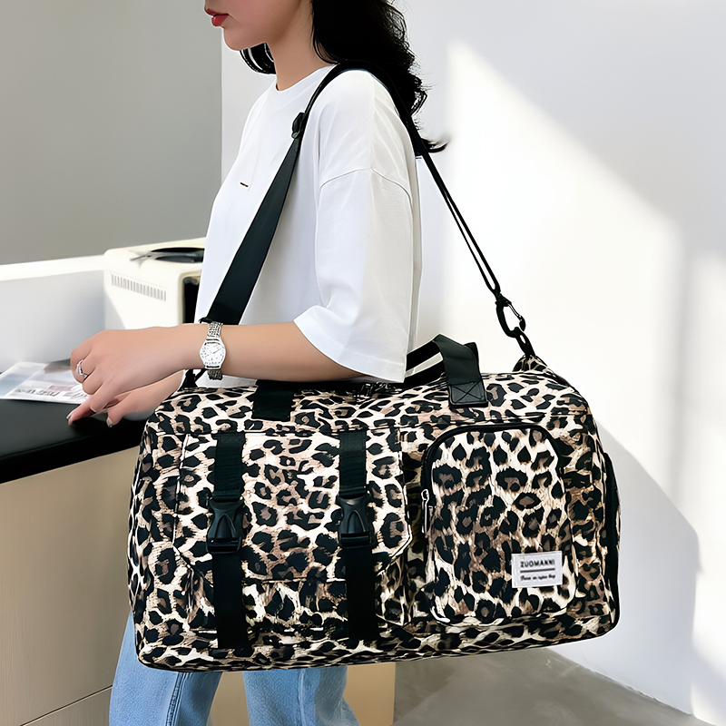 حقيبة رياضية أنيقة بنقشة الفهد - مراجعة Weekender Bag Duffle وسعره