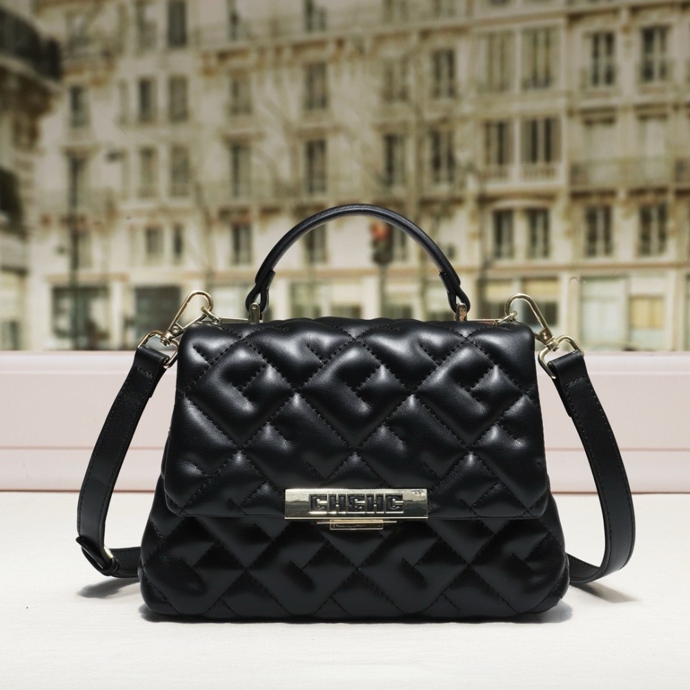 حقيبة كتف جلدية أنيقة للنساء،  - مراجعة Luxury Bags Must Have وسعره