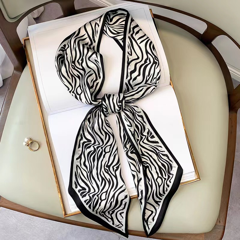 وشاح حريري مربع فاخر بنقشة حما - مراجعة Luxury Bags For Summer وسعره