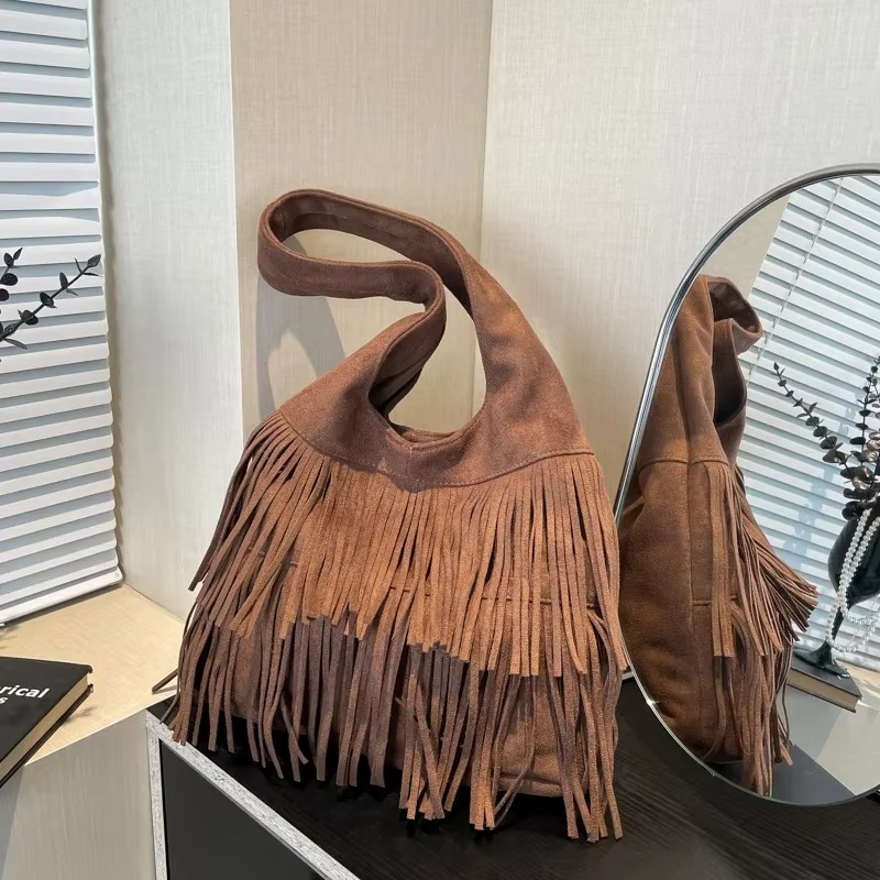 حقائب كتف بشرابة من جلد الغزال - مراجعة Luxury Bags On Sales وسعره