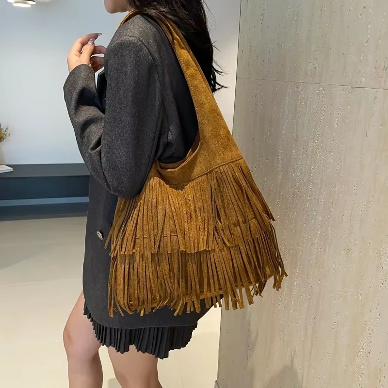 حقائب كتف بشرابة من جلد الغزال - مراجعة Luxury Bags On Sales وسعره